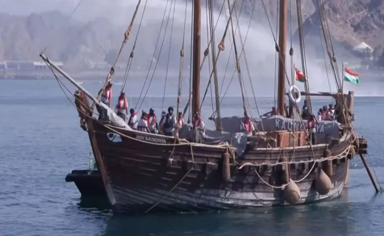 "కౌండిన్య నౌకకు వాటర్ సెల్యూట్‌"