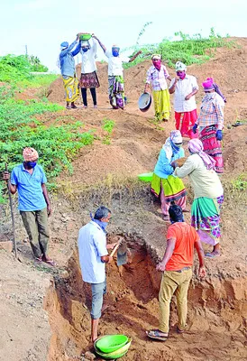 ‘ఉపాధి’ నిధులు పక్కదారి! 