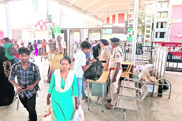 రైల్వేస్టేషన్లలో కట్టుదిట్టంగా భద్రత