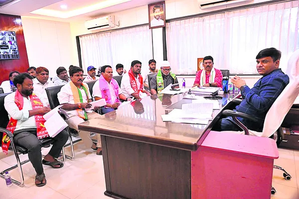 అందుబాటులోనే పోలింగ్‌ కేంద్రాలు