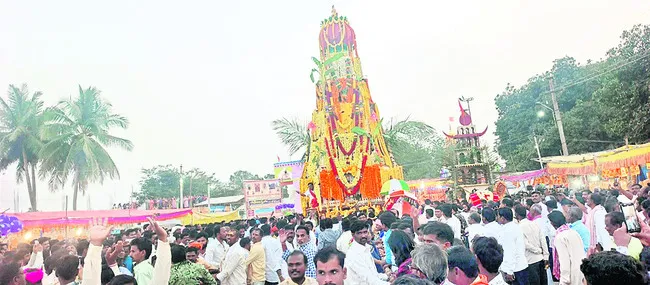 వైభవంగా క్షీరలింగేశ్వరుడి రథోత్సవం 