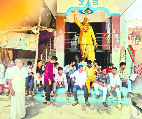 విద్య, వైద్యం ప్రభుత్వమే కదా నిర్వహించాలి.. 