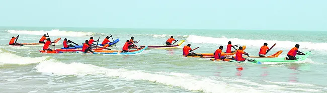 ఆసక్తికరంగా పడవల పోటీలు 