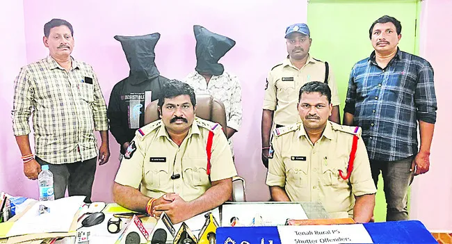 అంతర్‌ జిల్లాల దొంగలు అరెస్ట్‌ 