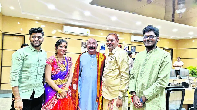 జీఎంఆర్‌కు సంక్రాంతి శుభాకాంక్షలు తెలిపిన జెడ్పీ చైర్మన