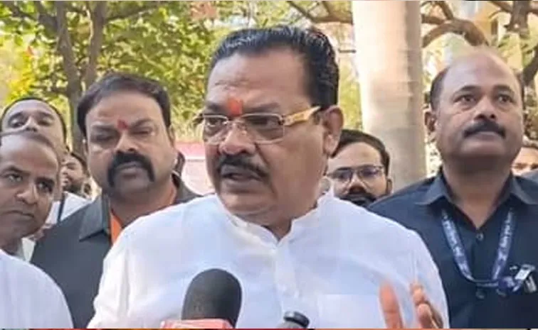 ‘వంద మంది పోలీసులు మావాళ్లని కుమ్మేశారు’