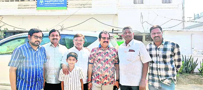 సింగర్‌ మనో సందడి 