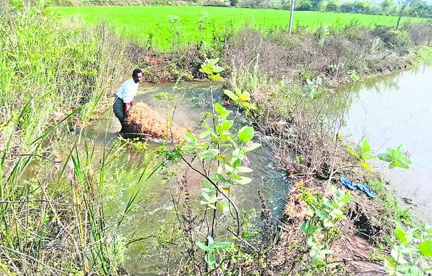 11ఆర్‌ కాలువకు మళ్లీ గండి
