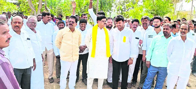 తెలుగు తమ్ముళ్ల మధ్య గొడవ 