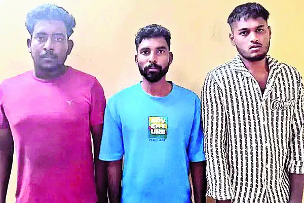 ముగ్గురు చైన్‌ స్నాచర్ల అరెస్టు 