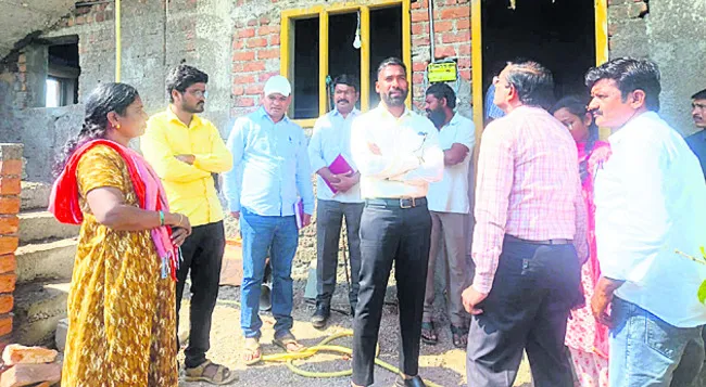 ‘ఇందిరమ్మ’ ఇళ్లను త్వరిగా పూర్తిచేయాలి