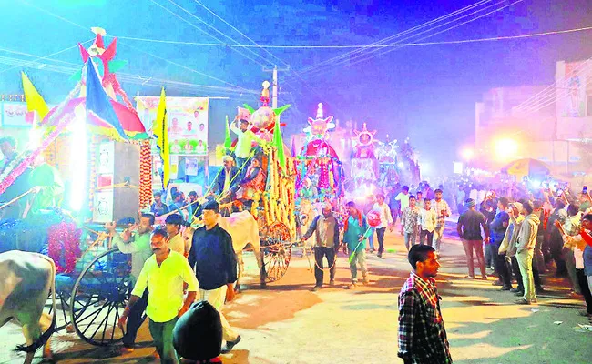 పోటెత్తిన భక్తజనం