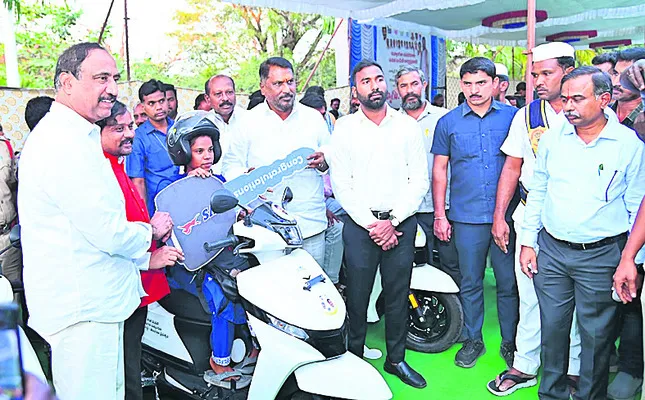 దివ్యాంగులకు ప్రభుత్వం అండ