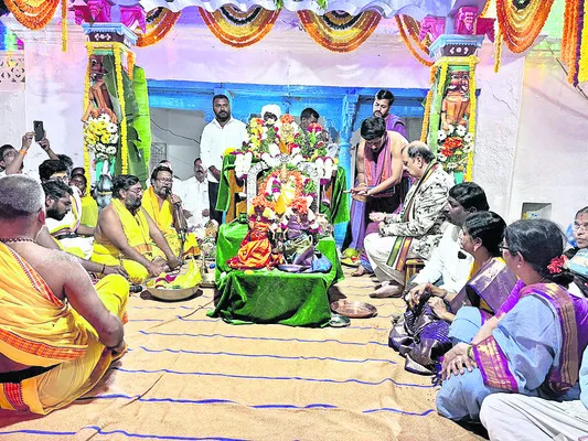 కనులపండువగా లక్ష్మీనరసింహస్వామి కల్యాణం 