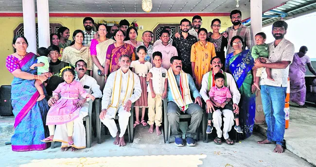 నాలుగు తరాల వారు ఒక్కచోట..