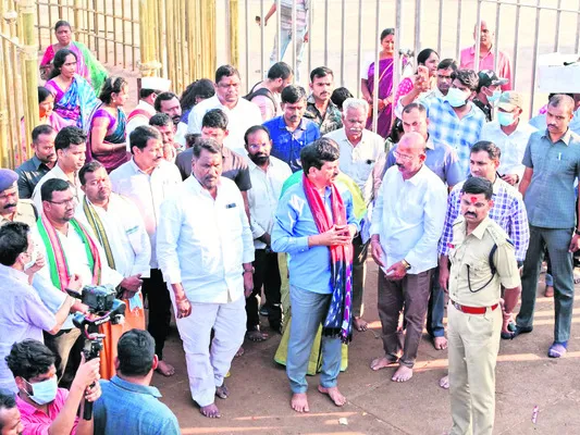 జాతర పనుల్లో నిర్లక్ష్యాన్ని ఉపేక్షించం