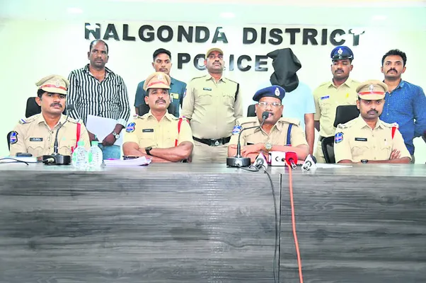 విదేశాల్లో ఉద్యోగాలు ఇప్పిస్తానని మోసం