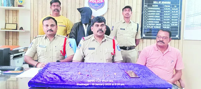 తాళాలు వేసిన ఇళ్లే టార్గెట్‌ 