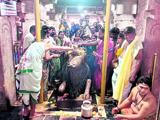 మహా‘నందీ’శ్వరుడికి ప్రదోషకాల అభిషేకం