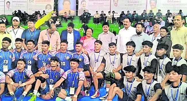 క్రీడలతో టీమ్‌ వర్క్‌ పెంపు