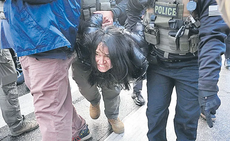 Immigration agents filmed dragging citizen from her car