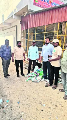 వైఎస్సార్‌ సీపీ ఫ్లెక్సీ చించివేత