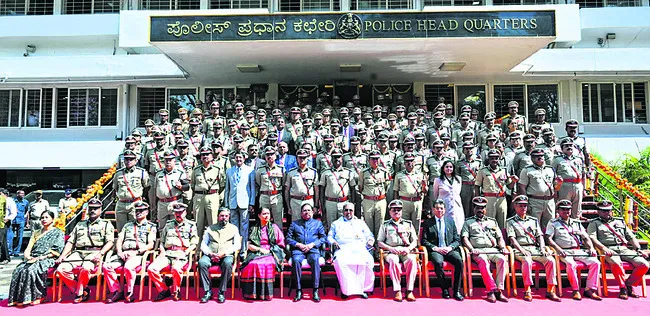 డ్రగ్స్‌ను అరికట్టాలి, శాంతిభద్రతలను కాపాడాలి 