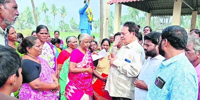 పేదల ఇళ్ల తొలగింపు దుర్మార్గం 