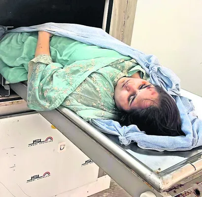 కాళ్ల పారాణి ఆరకముందే.. 