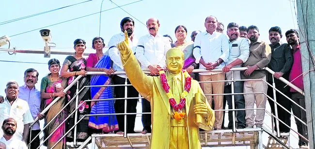 దళితులపై దమనకాండ దారుణం