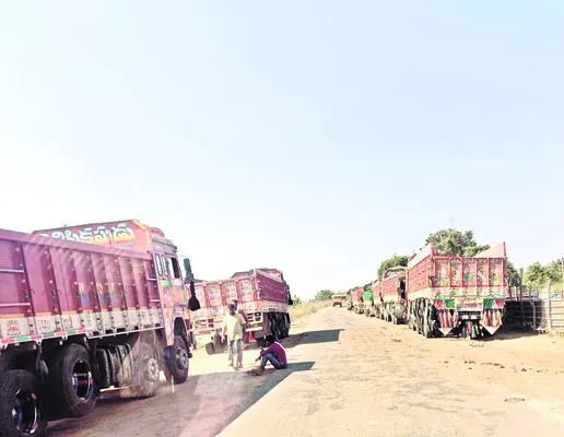 మేడారంలో ఘర్షణ
