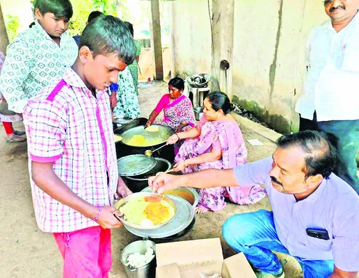 టెన్త్‌ విద్యార్థులకు అల్పాహారం