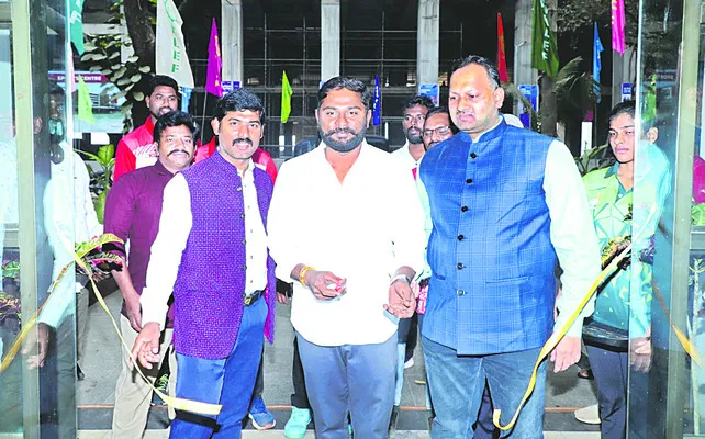 కేఎల్‌యూలో బ్యాడ్మింటన్‌ టోర్నమెంట్‌ ప్రారంభం 