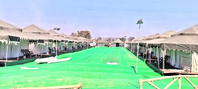 టెంట్‌ సిటీ.. లగ్జరీ టెంట్లు 