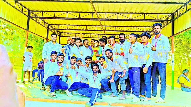 ముగిసిన క్రికెట్‌ టోర్నీ 