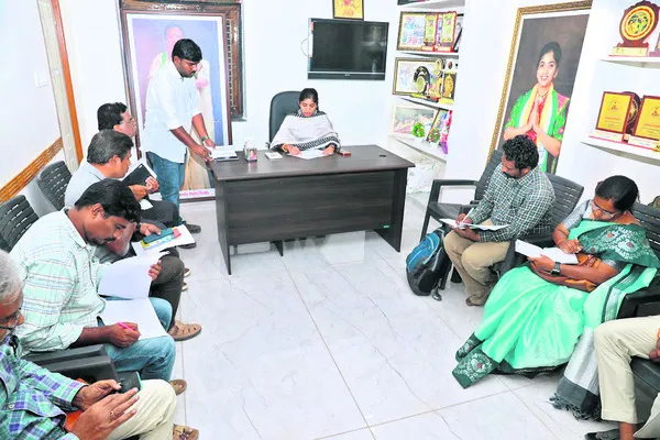 పెండింగ్‌ పనులు పూర్తి చేయాలి 