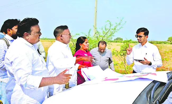 ఎంఎస్‌ఎంఈ పార్కు భూముల పరిశీలన 