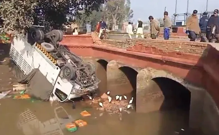 పాకిస్తాన్‌లో ఘోర ప్రమాదాలు.. 24 మంది మృతి