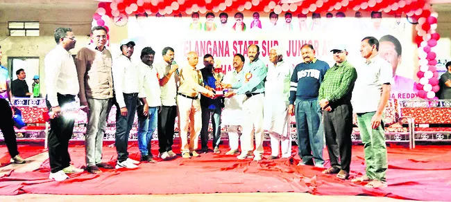 రాష్ట్రస్థాయి అథ్లెటిక్స్‌ ఓవరాల్‌ చాంపియన్‌ ములుగు