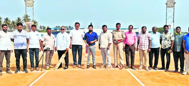 యువత క్రీడలపై ఆసక్తి చూపాలి 