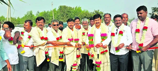 నాగలాపుర కొండపై భక్తులకు సదుపాయాలు 