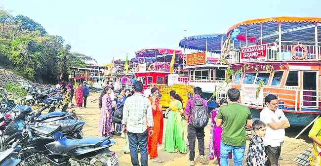 పాపికొండల  విహార యాత్రకు..