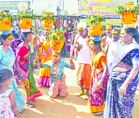 పట్నం.. పరవశం