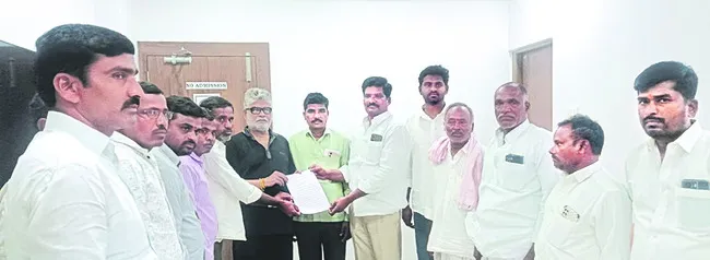 ఇరకాటంలో ఎమ్మెల్యే! 