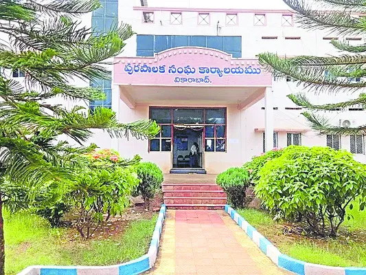 అందరి చూపు అభ్యర్థి వైపు