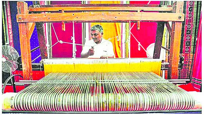 కన్నీటి వెతల ‘చేనేత’ బతుకులు 