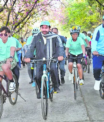 మారిన ఆహారపు అలవాట్లతో స్థూలకాయం 