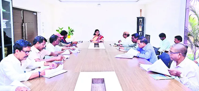 కాంట్రాక్టర్‌పై పోలీస్‌ కేసు నమోదు 