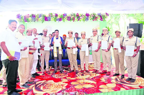 రోడ్డు భద్రతా వారోత్సవాలు ప్రారంభం