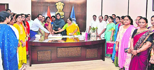 కలెక్టరేట్‌లో ఘనంగా నూతన సంవత్సర వేడుకలు 